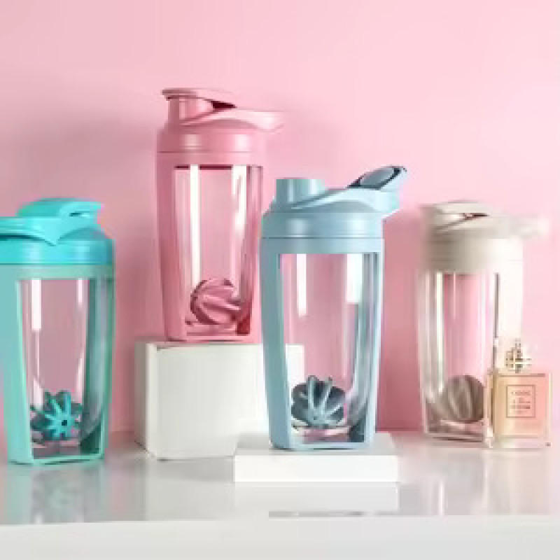 600ml Shaker Bottle with Convenient Hook Perfect for Protein Shakes & Smoothies