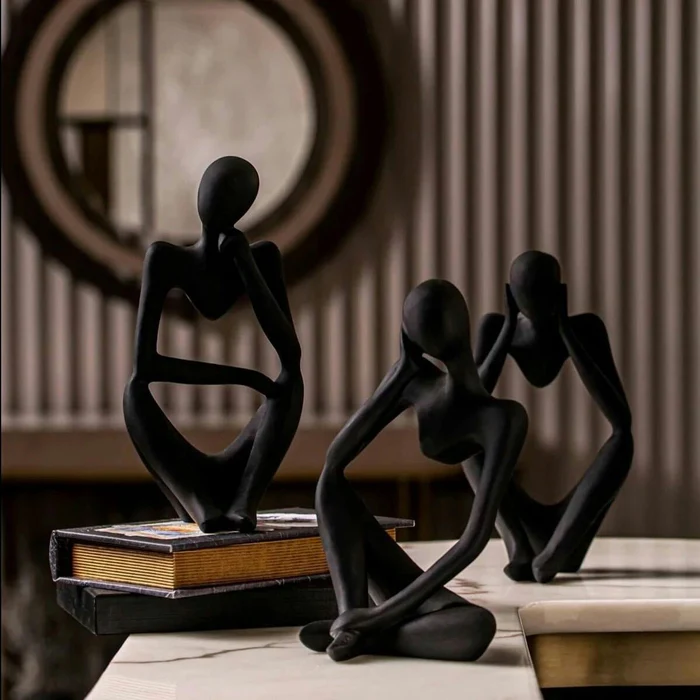 3 Thinking Mannequins - Creative Display Solutions for Art and Design