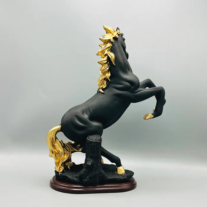 Elegant Horse Sculpture Decor - Artistic Home Accents