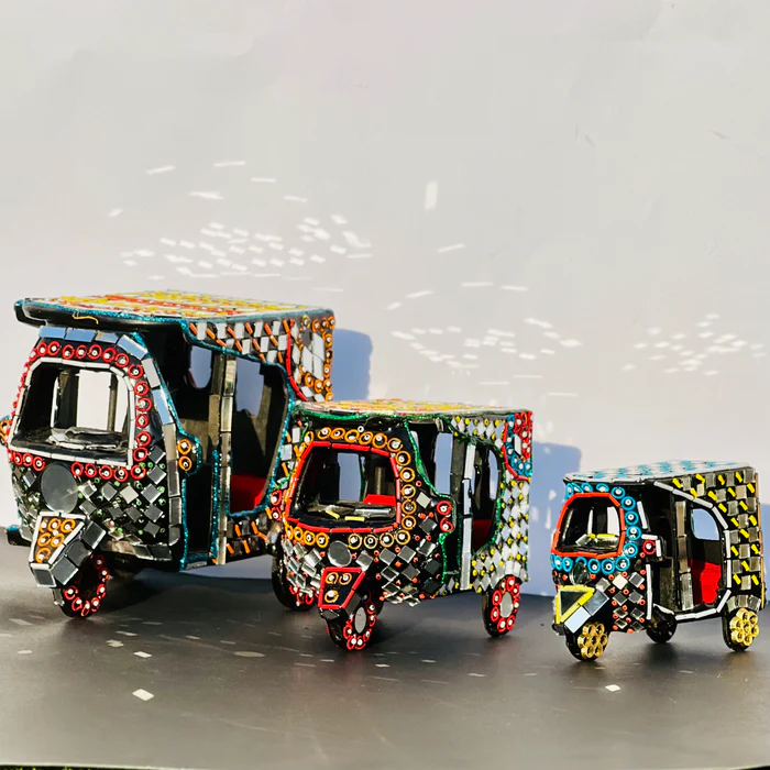 Stunning Miniature Rickshaw Model - Vintage Collector's Item