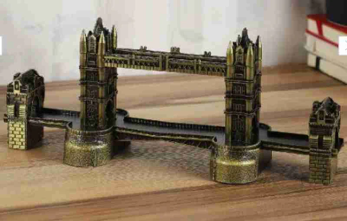 Stunning London Bridge Model – A Timeless Architectural Masterpiece