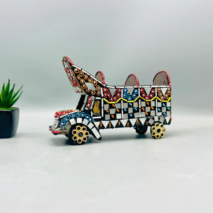 Miniature Truck Model – Perfect for Collectors and Displays