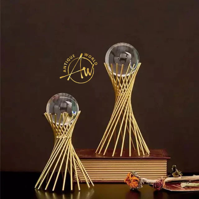 Crystal Ball Triangular Ornament: A Stunning Fusion of Art and Elegance