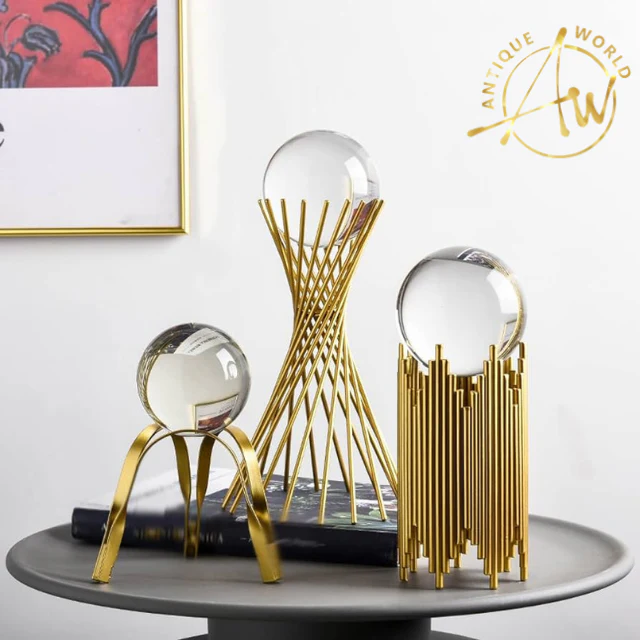 Crystal Ball Triangular Ornament: A Stunning Fusion of Art and Elegance