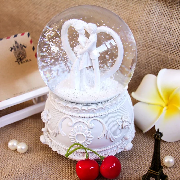 Musical Snow Couple Globe Ornament: Enchanting Holiday Decor
