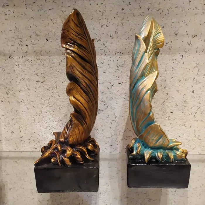 1 Piece Feather Sculpture - Elegant Office Decoration for a Chic Workspace