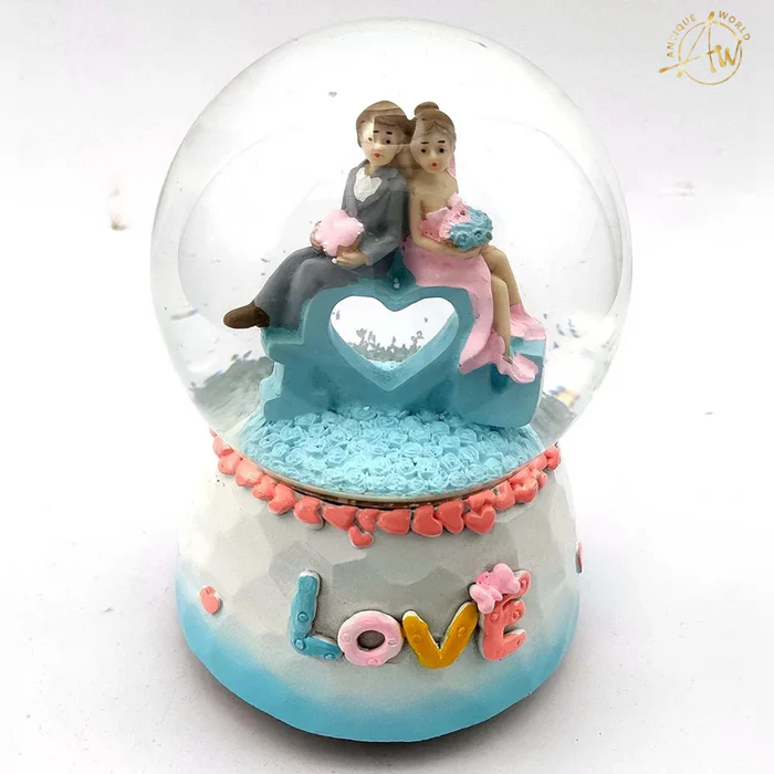 Snow Globe Couple in Love - Romantic Keepsake Gift